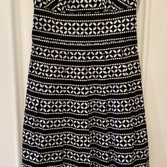 White House Black Market Fit and Flare Dress Size 4 Black and White Geometric - Picture 3 of 10